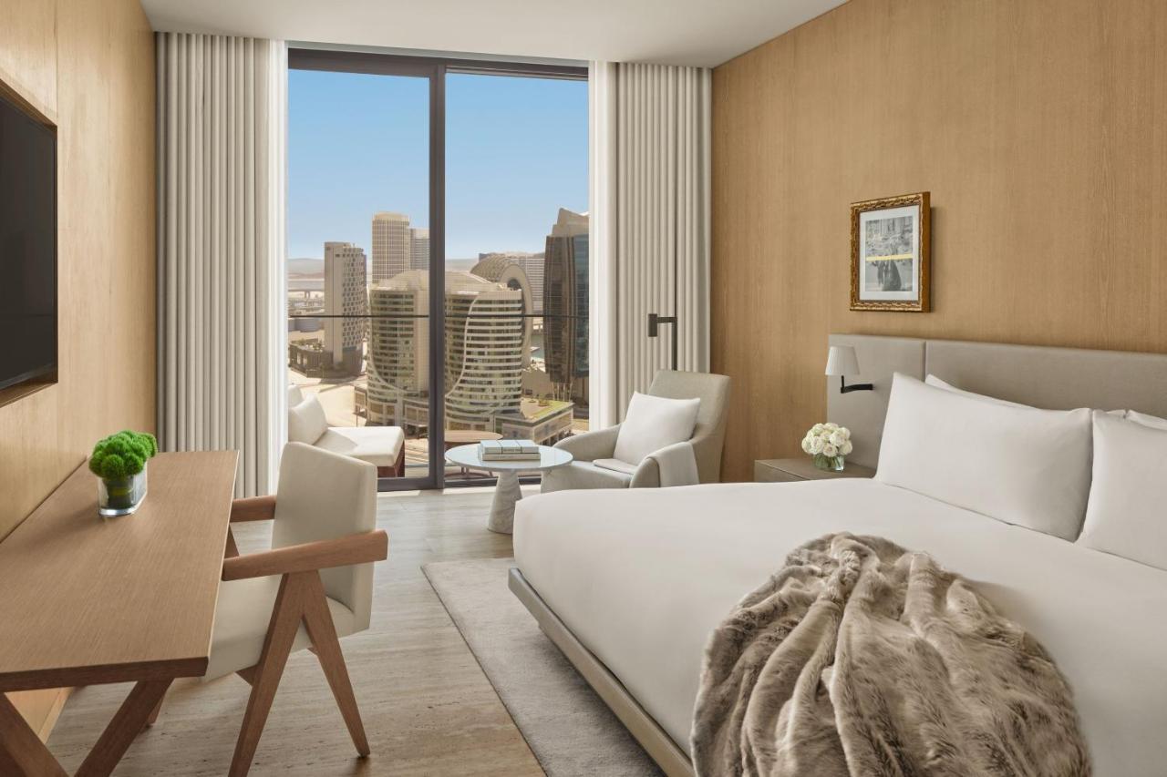 The Dubai Edition Zewnętrze zdjęcie A guest room at the Four Seasons