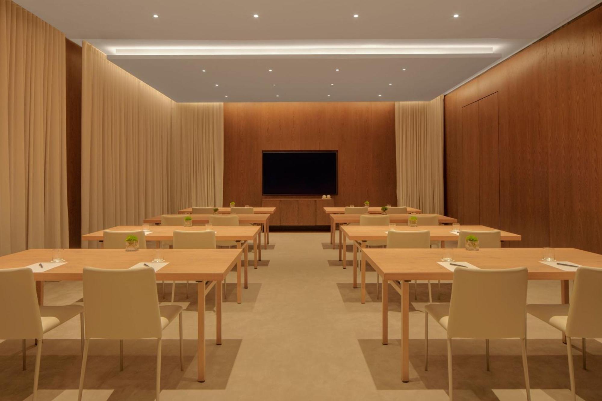 The Dubai Edition Zewnętrze zdjęcie A meeting room